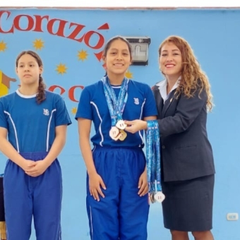 ESTUDIANTE DE LA I.E.P. HERMANOS BLANCO LOGRA TÍTULO DE CAMPEONA NACIONAL DE NATACIÓN 2024